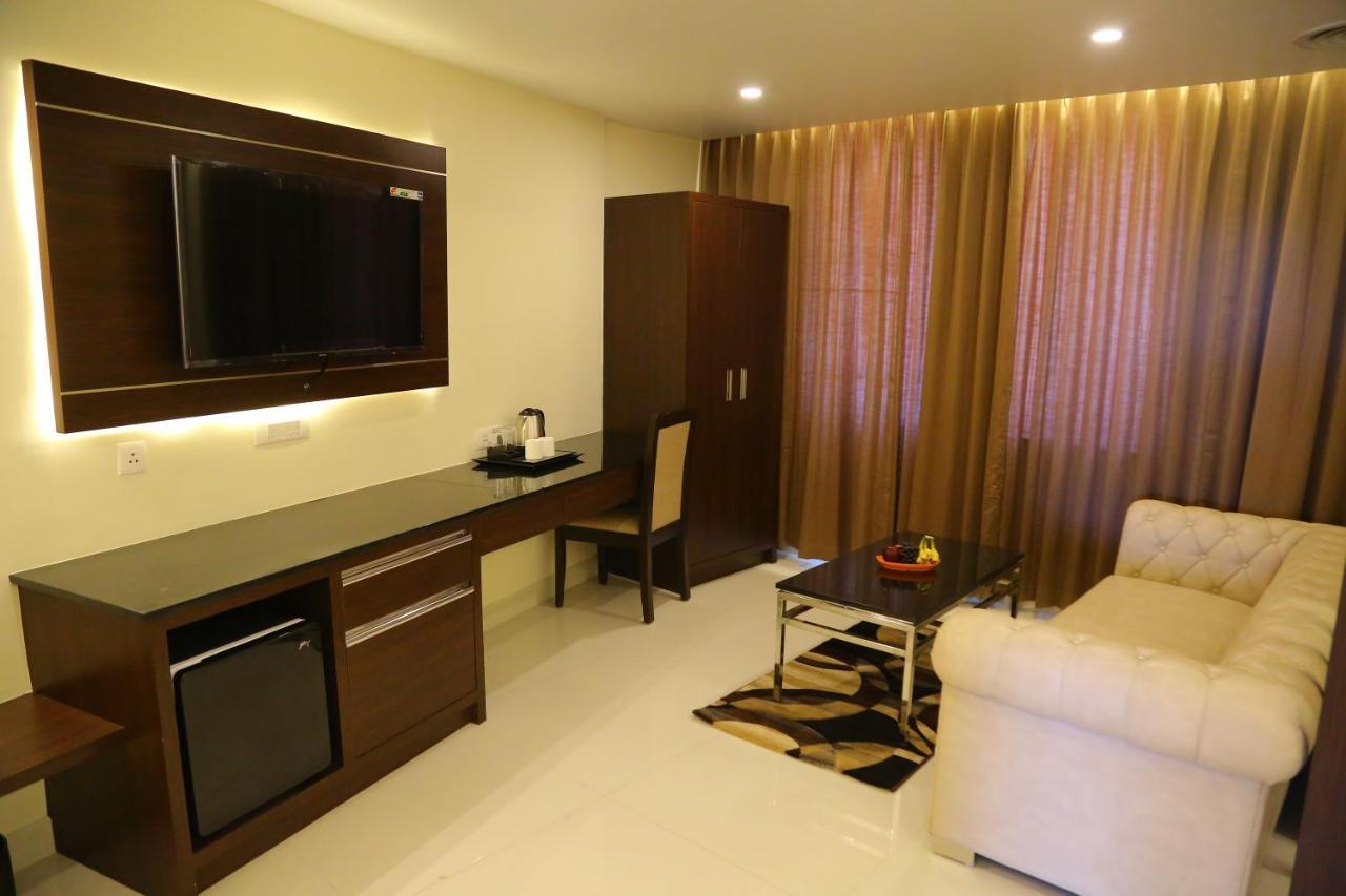 Vsr Grand Hotel Madanapalle Ngoại thất bức ảnh